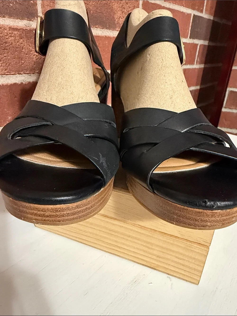 Sofft Black Leather Crossover Platform Sandals with Buckle
